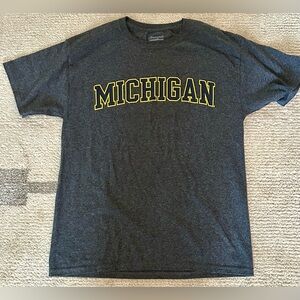Champion Michigan Short Sleeve
Gray T Shirt, Size M